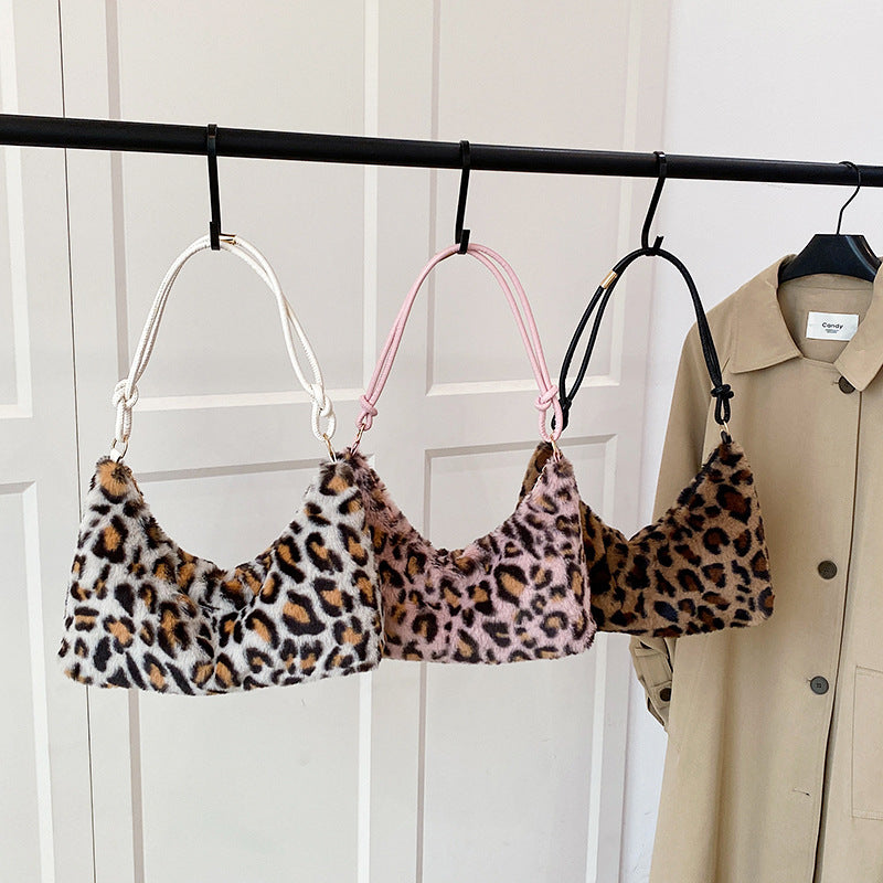 WoLuxurious Faux Fur Hobo Bag Kalsten