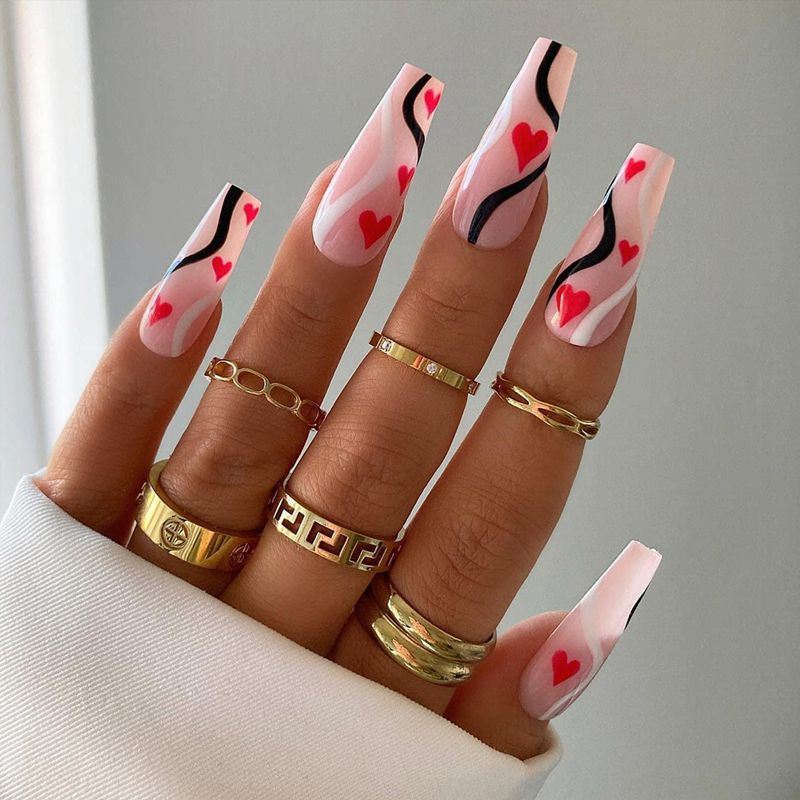 Artificial nails with romantic heart designs and elegant design Kalsten