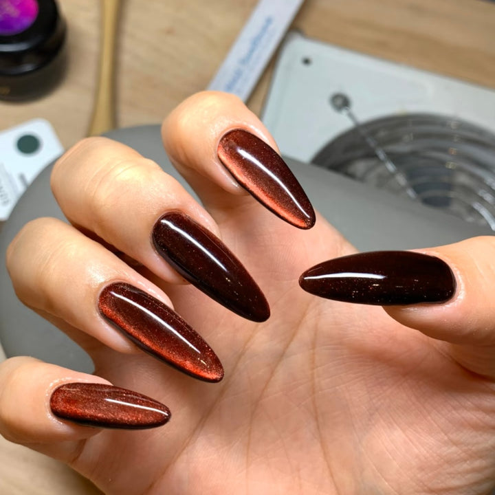 Artificial nails in modern glamour look Kalsten