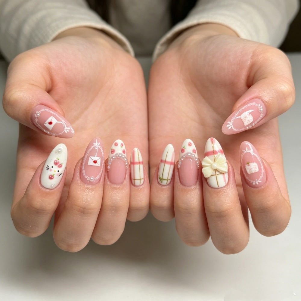 Creative artificial nails with detailed 3D motifs Kalsten