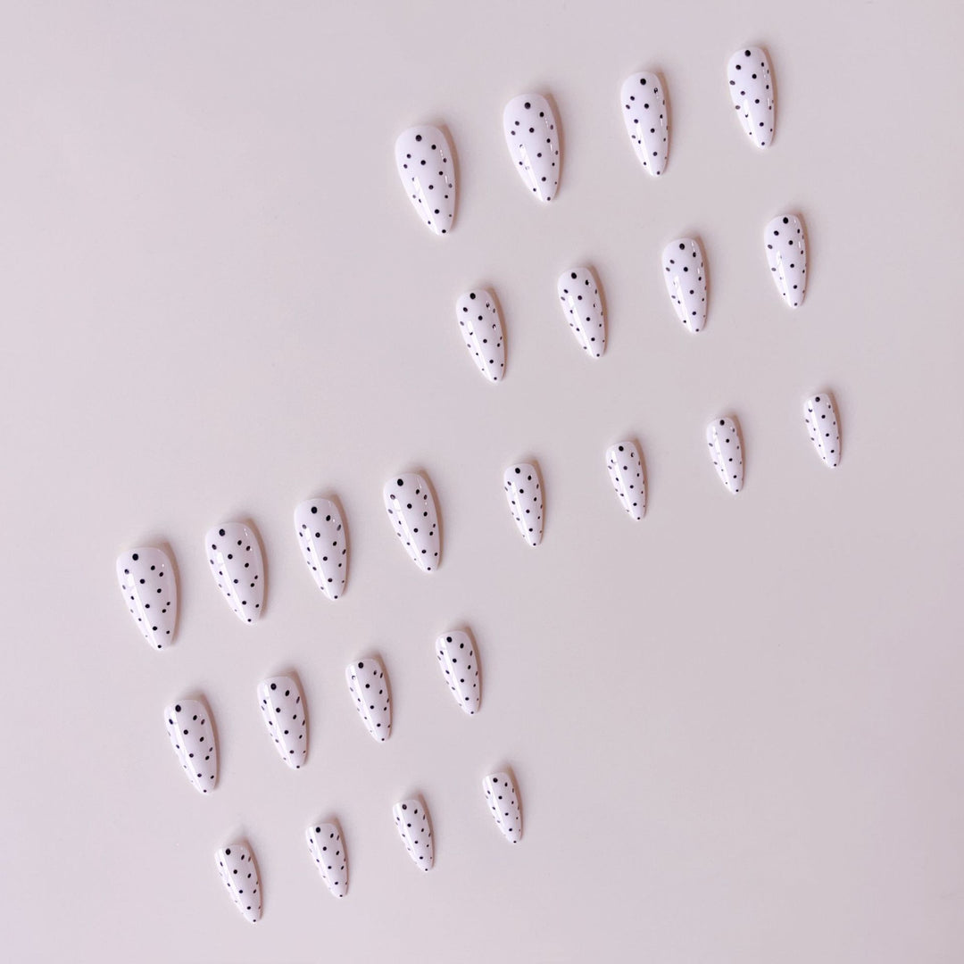 Nail art set with stylish polka dot design Kalsten