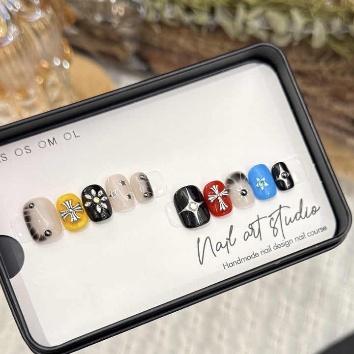Artisanal Press-On Nail Set with Decorative Details Kalsten