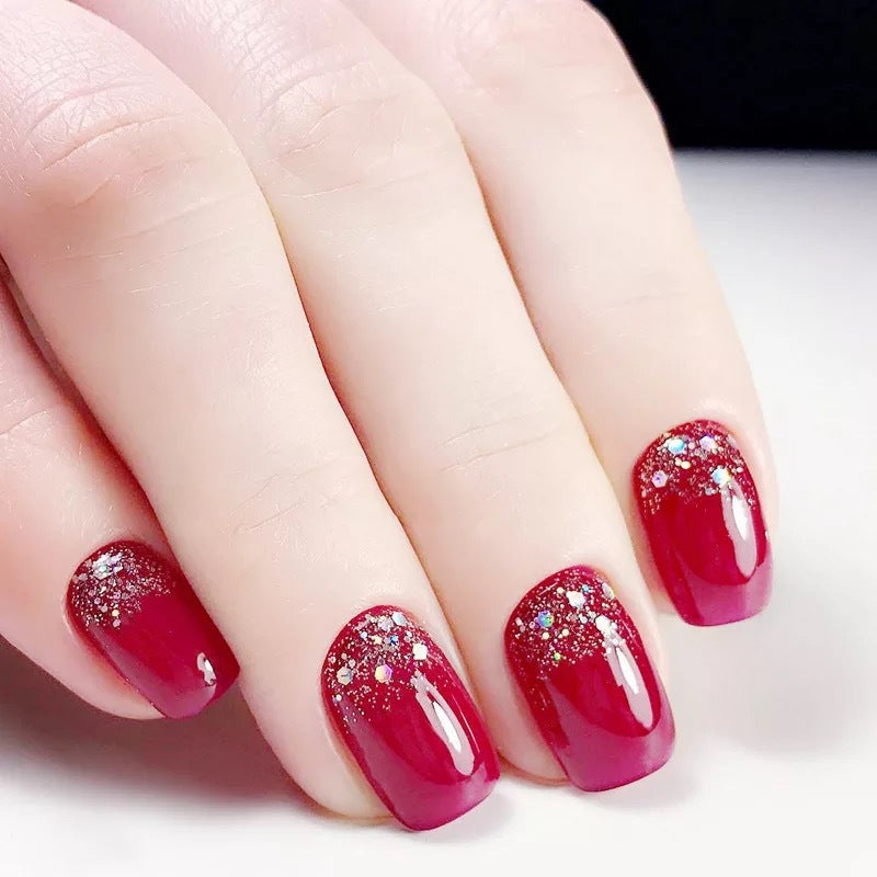 Glamorous artificial nails with glitter accents Kalsten