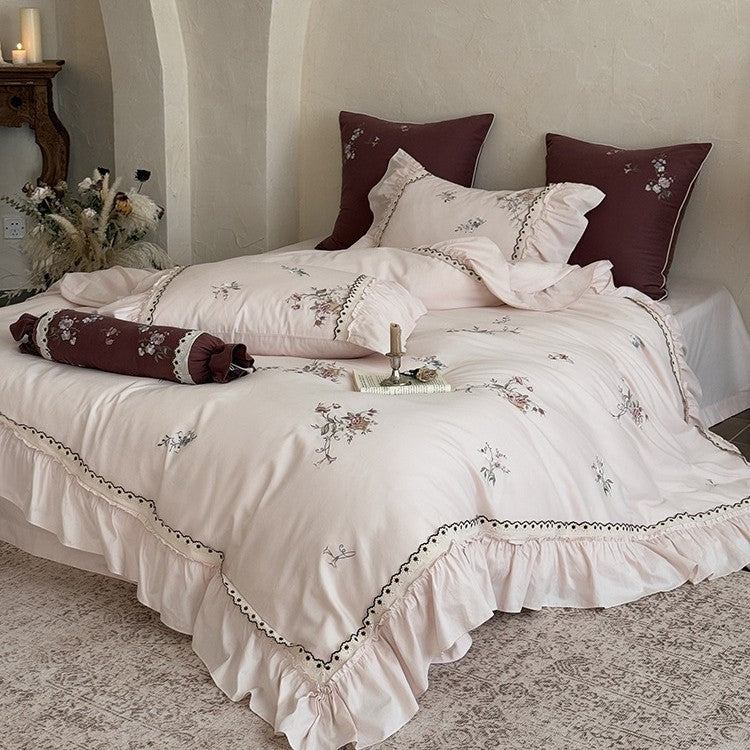 Bedding set made of cotton satin in vintage style with floral embroidery, ruffle and lace trim
