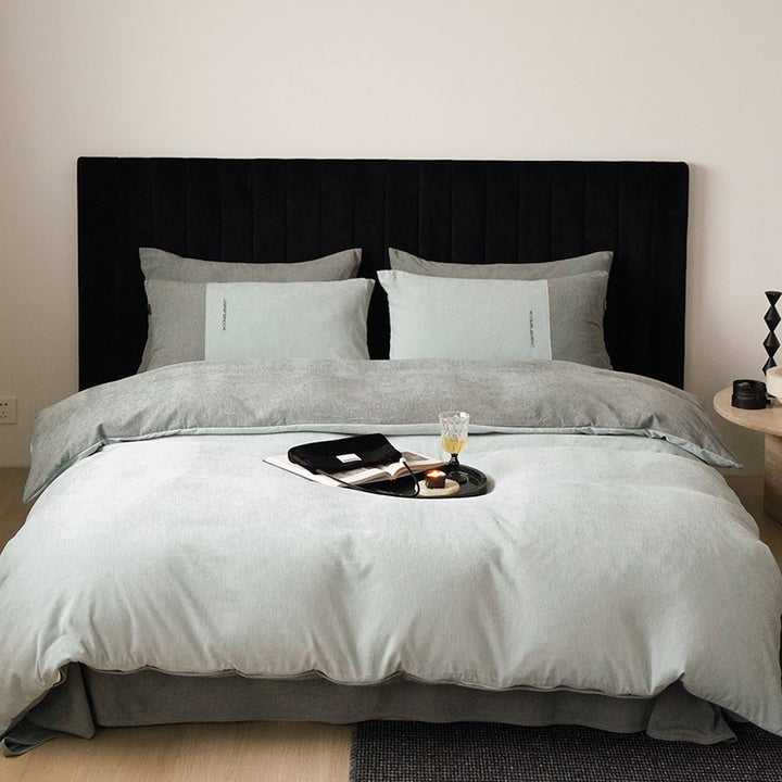 High-quality reversible duvet cover set made of cotton blend with velvet finish and concealed zipper