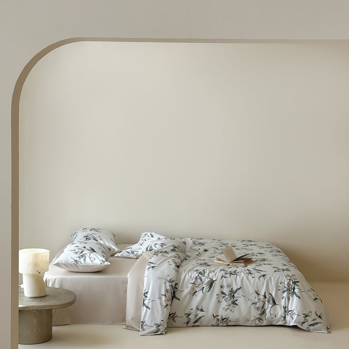 Cotton satin duvet cover set with sketchy floral print and reversible satin