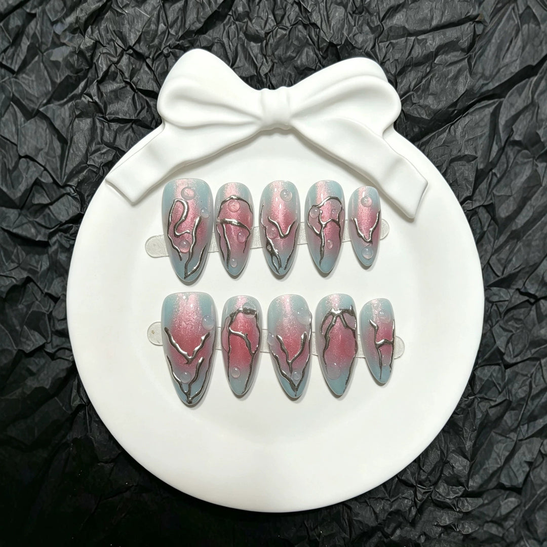 Artistic Press-On Nail Art Set with Modern Metallic Accents
