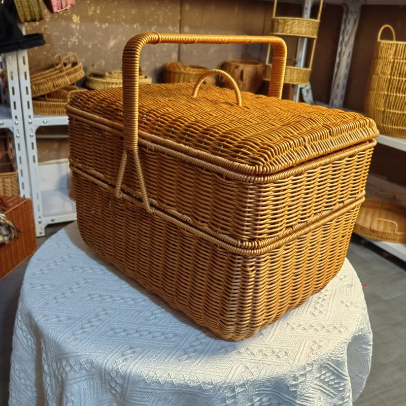 Woven Picnic Basket Kalsten