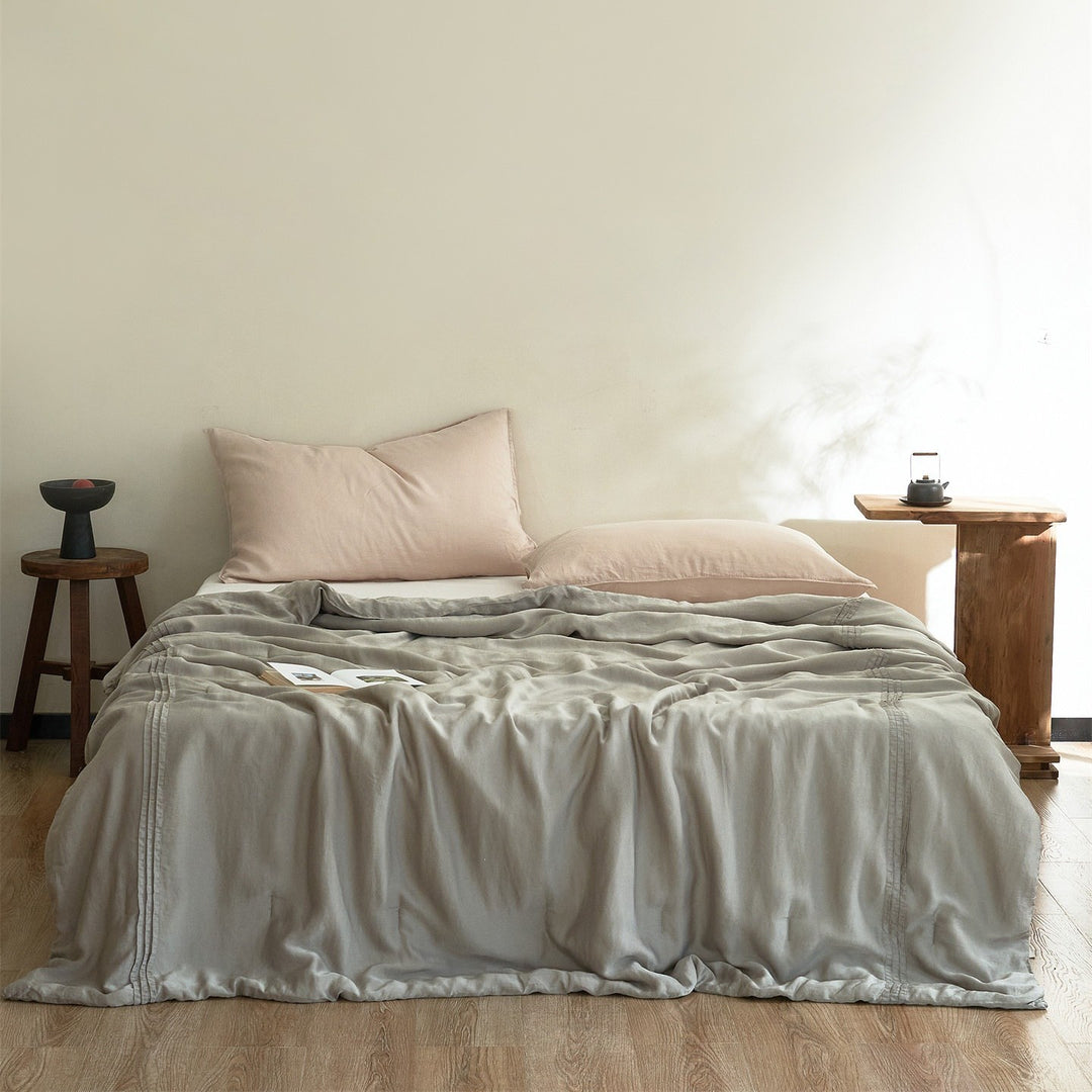 Linen bedding set with fine tucks and washed linen look