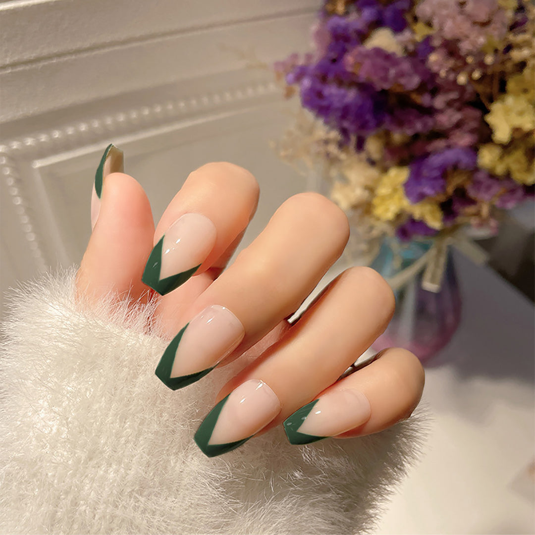 Nail set with elegant V-shape and natural finish Kalsten