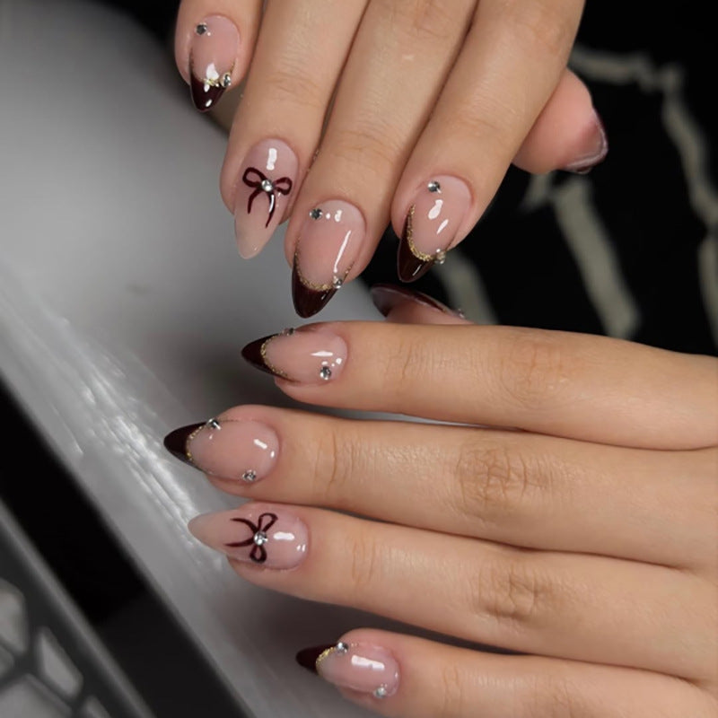 Elegant artificial nails with floral accents Kalsten