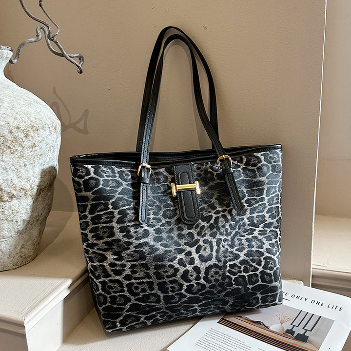 Elegant Leopard Print Tote Bag