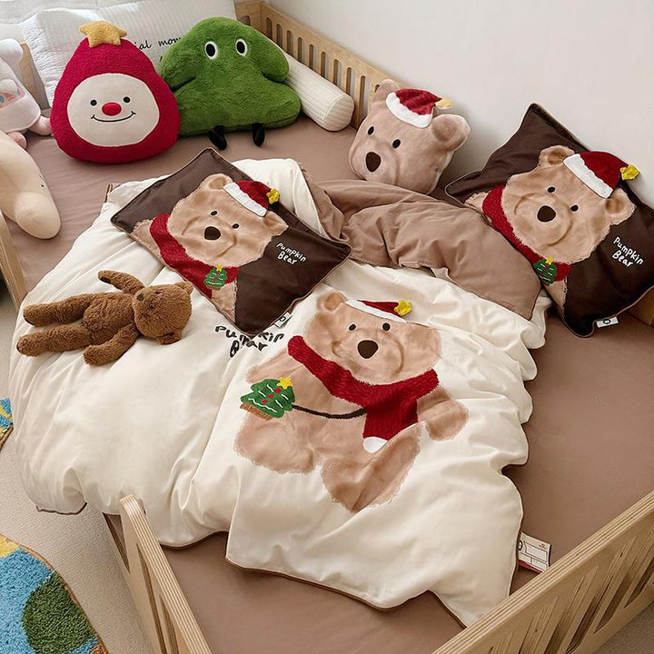 Children's bedding set with plush application and bear motif