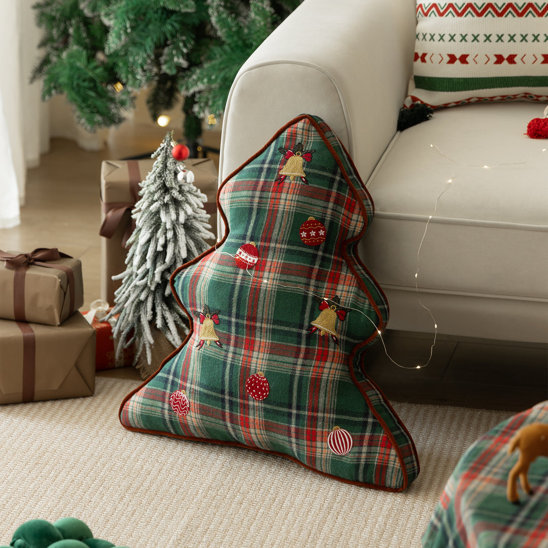 Christmas tree-shaped decorative pillow made of checked flannel with embroidered appliqués Kalsten