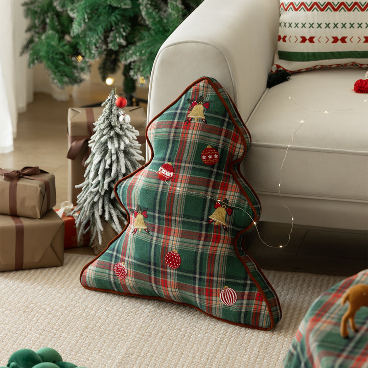 Christmas tree-shaped decorative pillow made of checked flannel with embroidered appliqués Kalsten