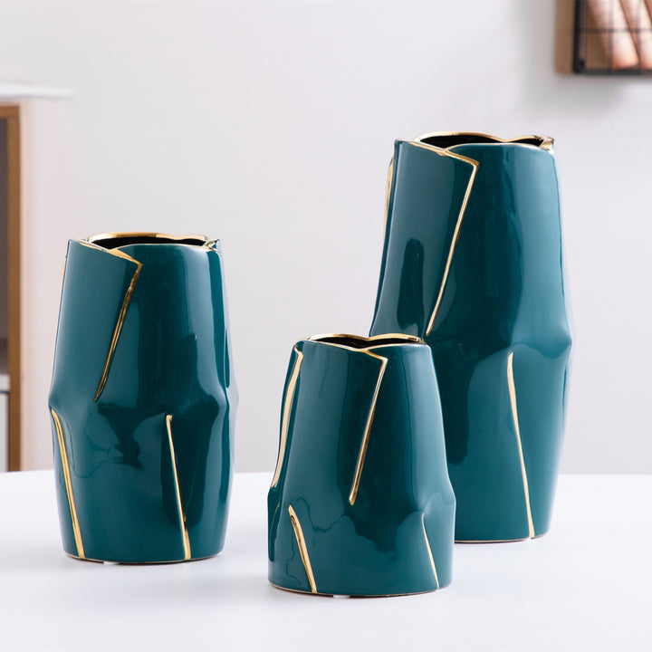 Decorative ceramic vase with golden accents Kalsten