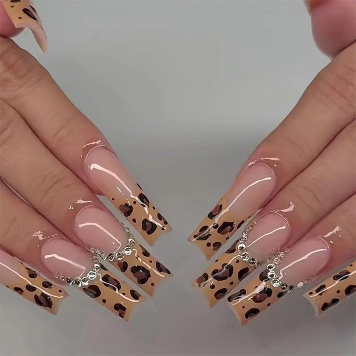Artificial nail set with luxurious leopard pattern and elegant accents Kalsten