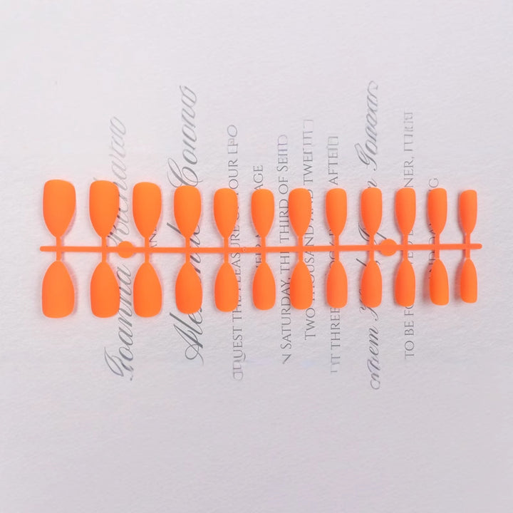 Stiletto Press-On Nail Set Kalsten