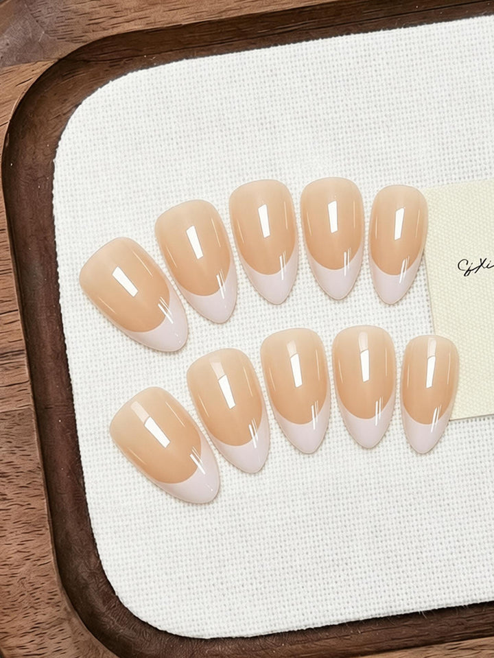Elegant Artificial Nails with French Design Kalsten