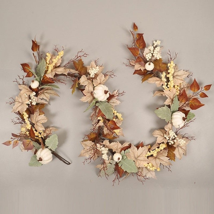 Autumn-Themed Decorative Leaf Garland