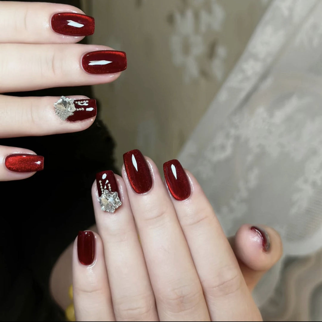 Artificial nail set with sparkling accents and glamorous design Kalsten
