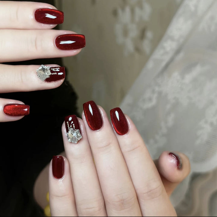 Artificial nail set with sparkling accents and glamorous design Kalsten