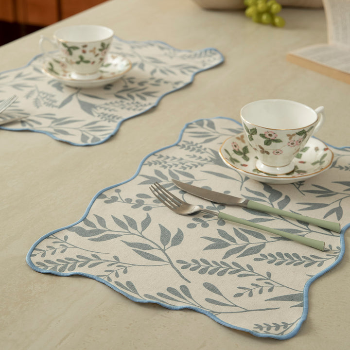 Shaped table set with curved contour and botanical leaf pattern Kalsten