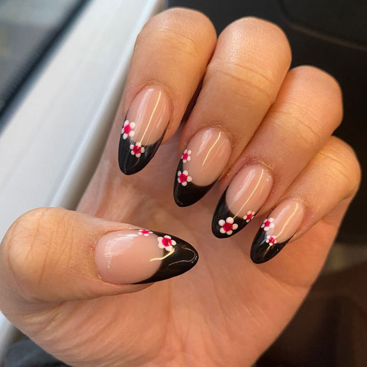 Elegant Floral Accent Press-On Nails