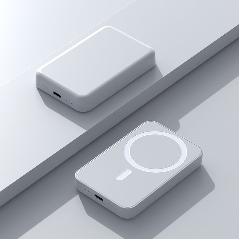 Portable power bank with Qi-compatible magnetic charging and integrated fast charging function Kalsten