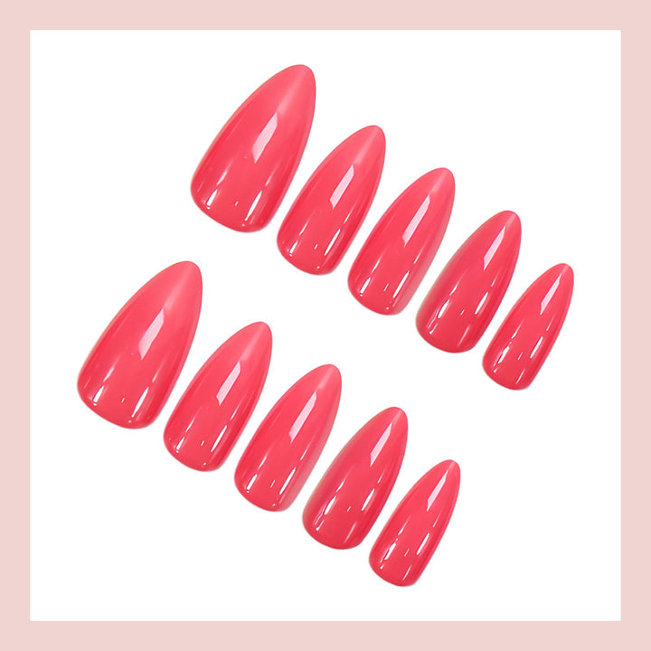 Nail set with elegant drop shape and highly glossy accents Kalsten