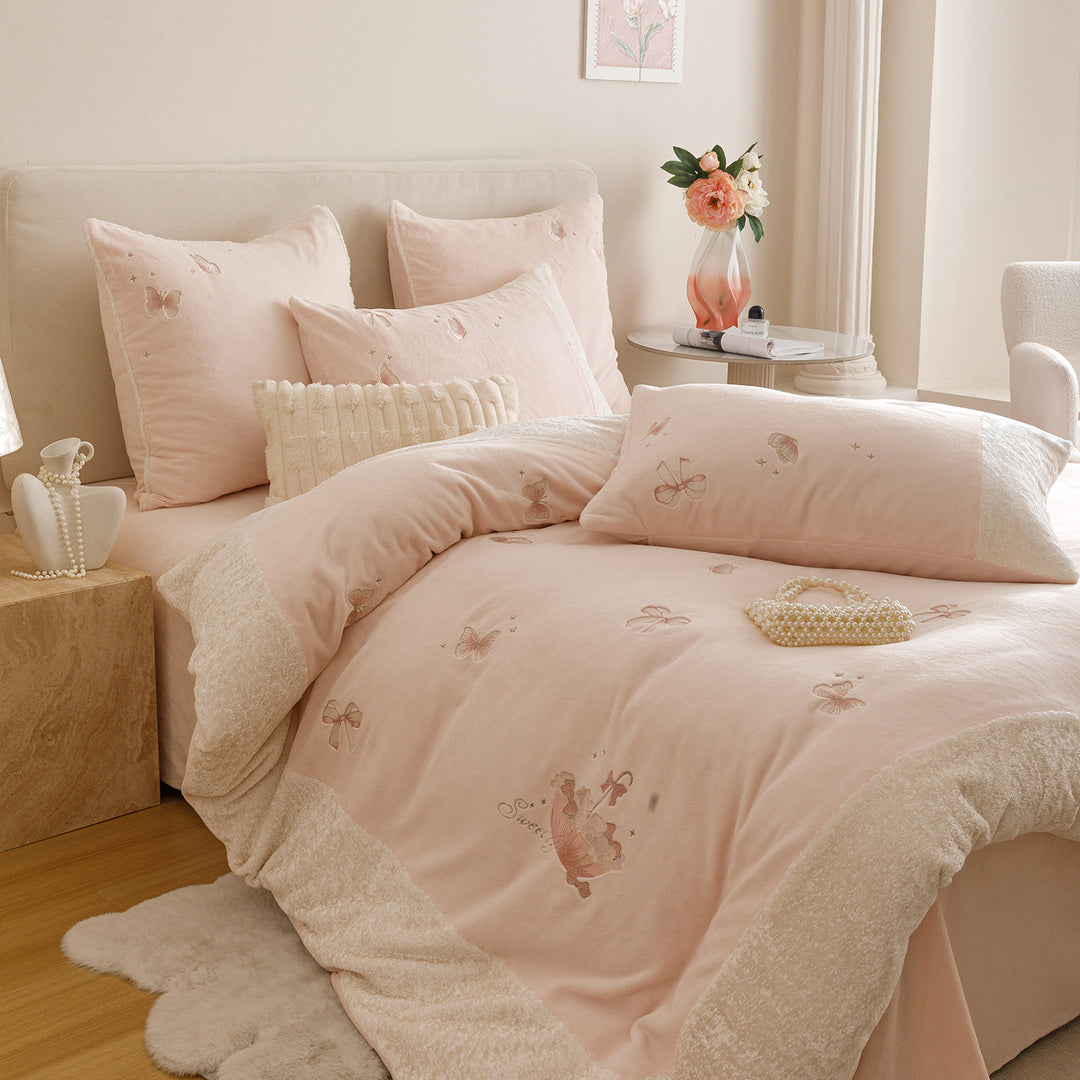 Cozy bedding set with embroidered butterflies and teddy fleece trim Kalsten