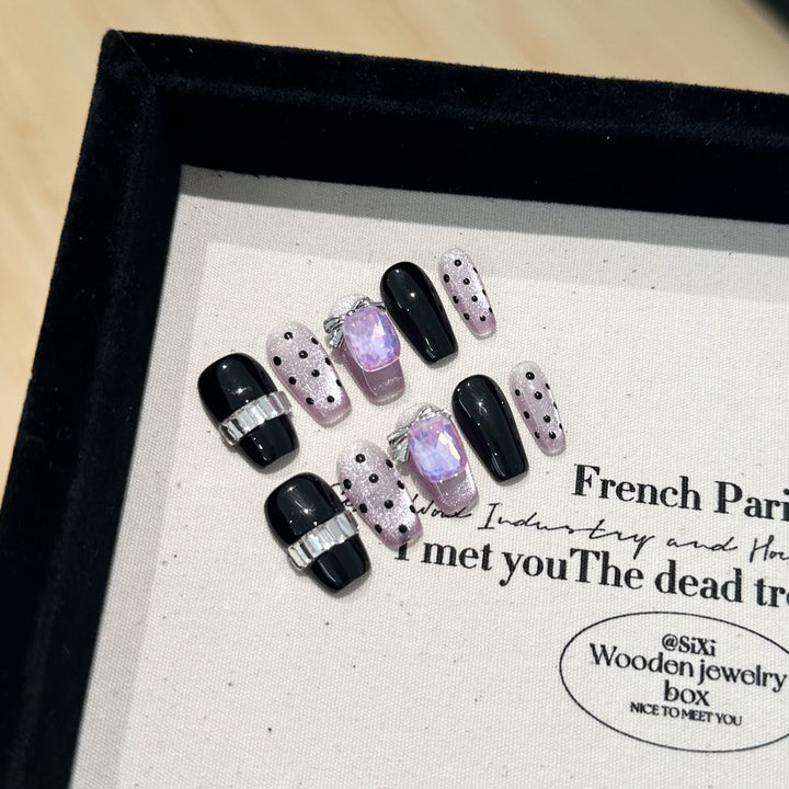 Chic Press-On Nail Design Set