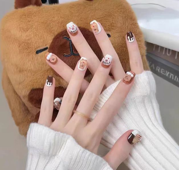 Artificial nails with elegant ombre finish Kalsten