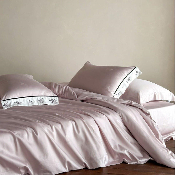 Luxurious cotton satin bedding set with embroidered hem and fine piping