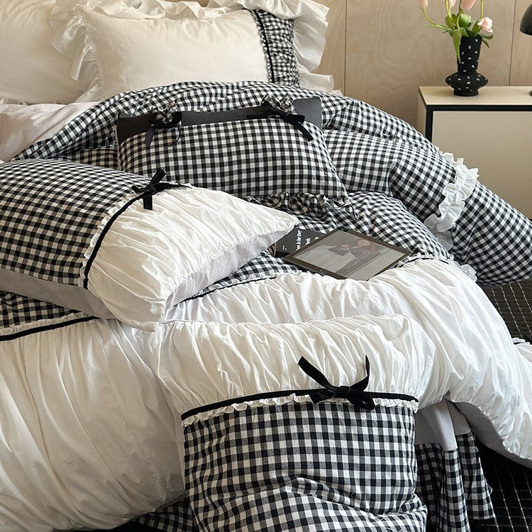 Bedding set made of cotton blend with Vichy check, gathered ruffle and velvet bows