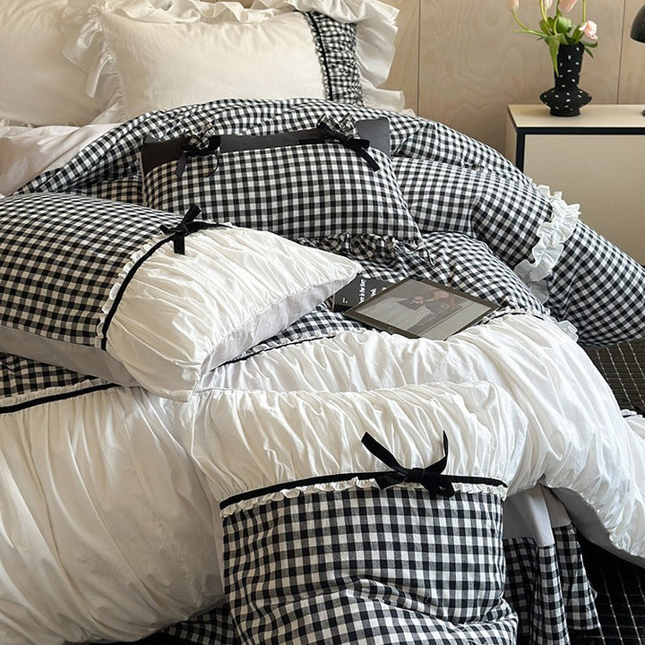 Bedding set made of cotton blend with Vichy check, gathered ruffle and velvet bows