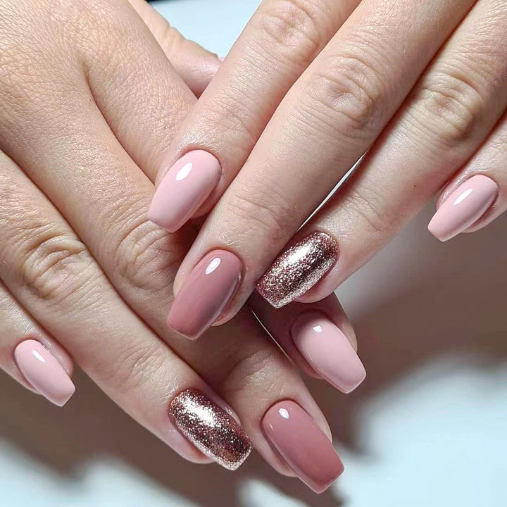 Nail extensions with shimmering accents Kalsten