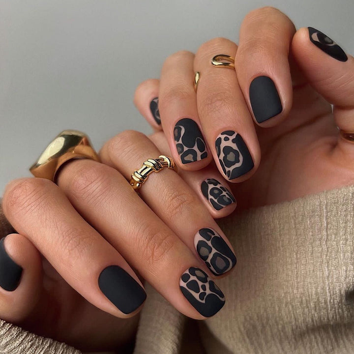 Artistic Press-On Nail Set with Elegant Design Elements kalsten