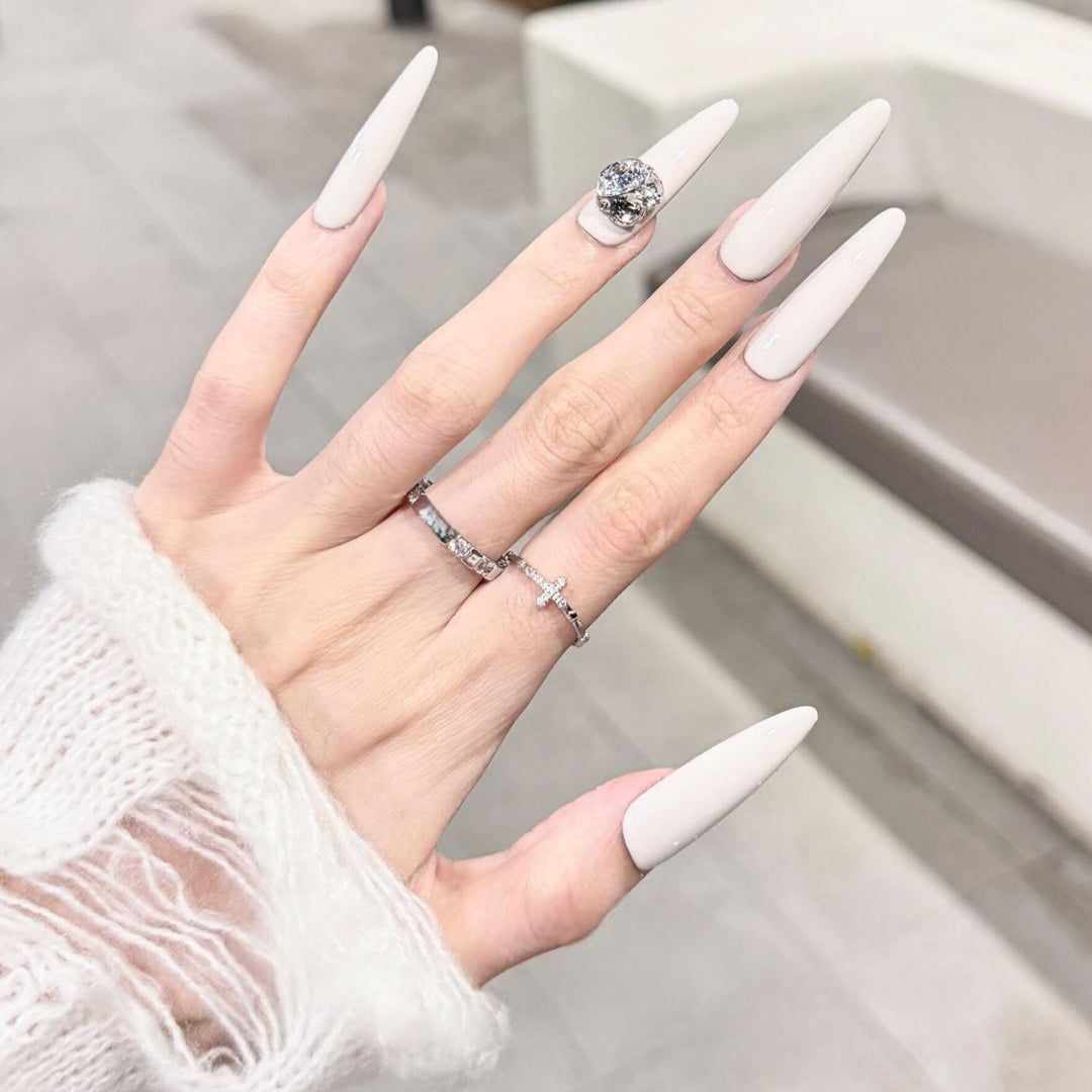 Artificial nails with elegant glitter accent Kalsten