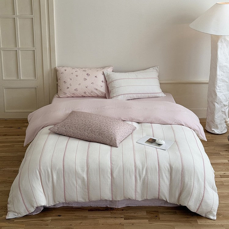 Light bedding set made of cotton gauze with reversible function and quilted blanket