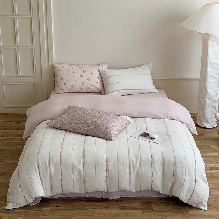 Light bedding set made of cotton gauze with reversible function and quilted blanket