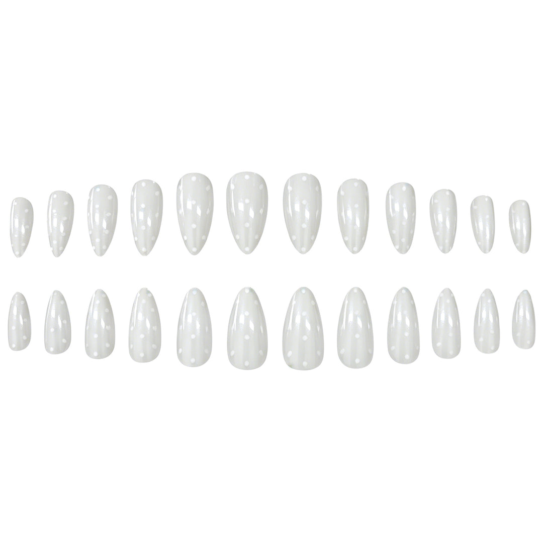 Elegant Almond-Shaped Nail Art Kalsten