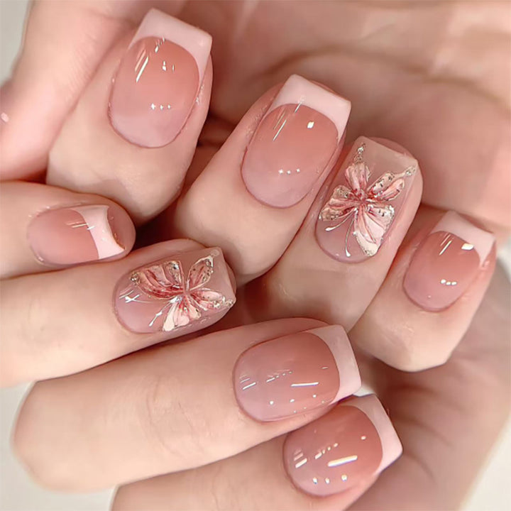 Stylish nail art with floral accents Kalsten