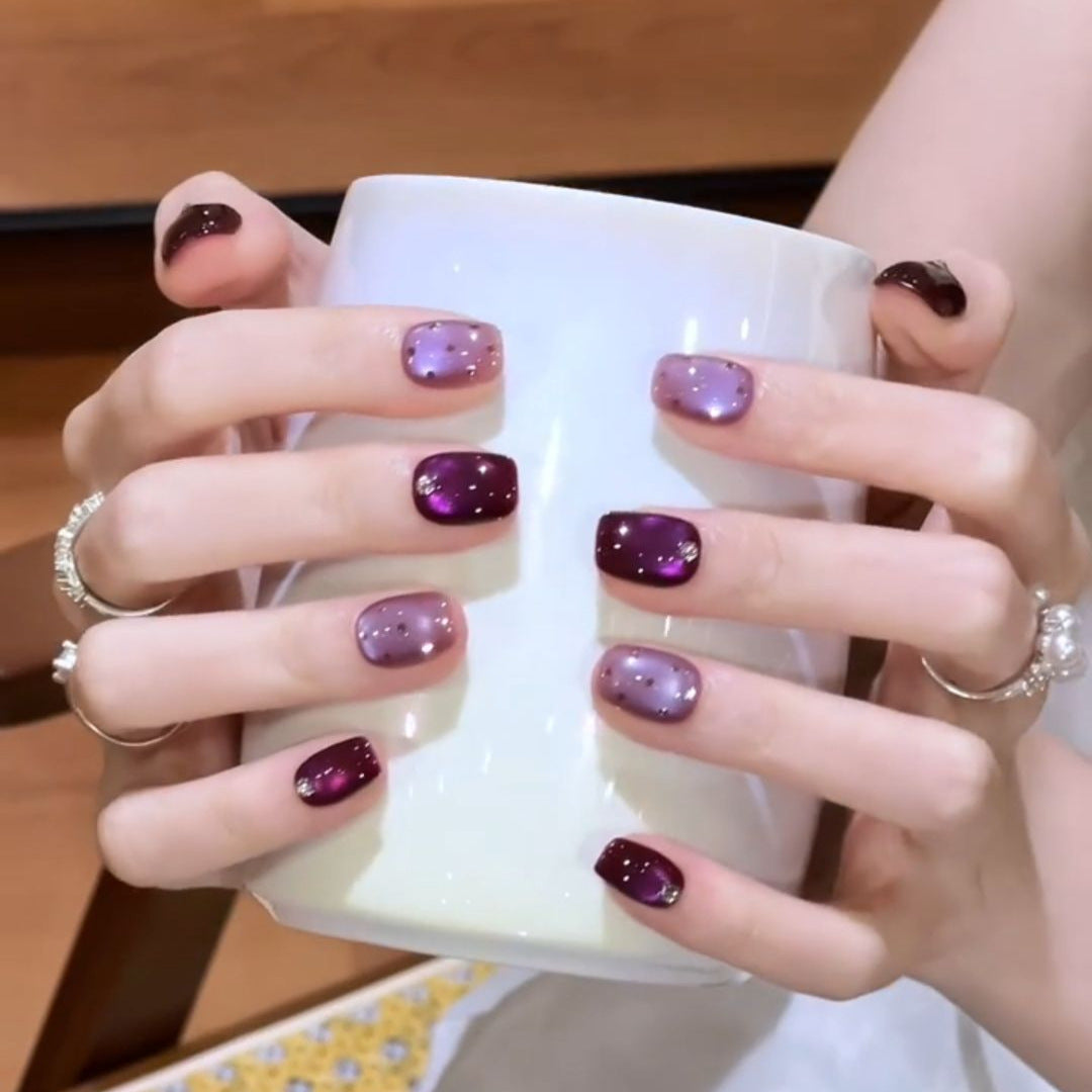 Artificial Nail Set with Modern Gradient and Glitter Effects Kalsten