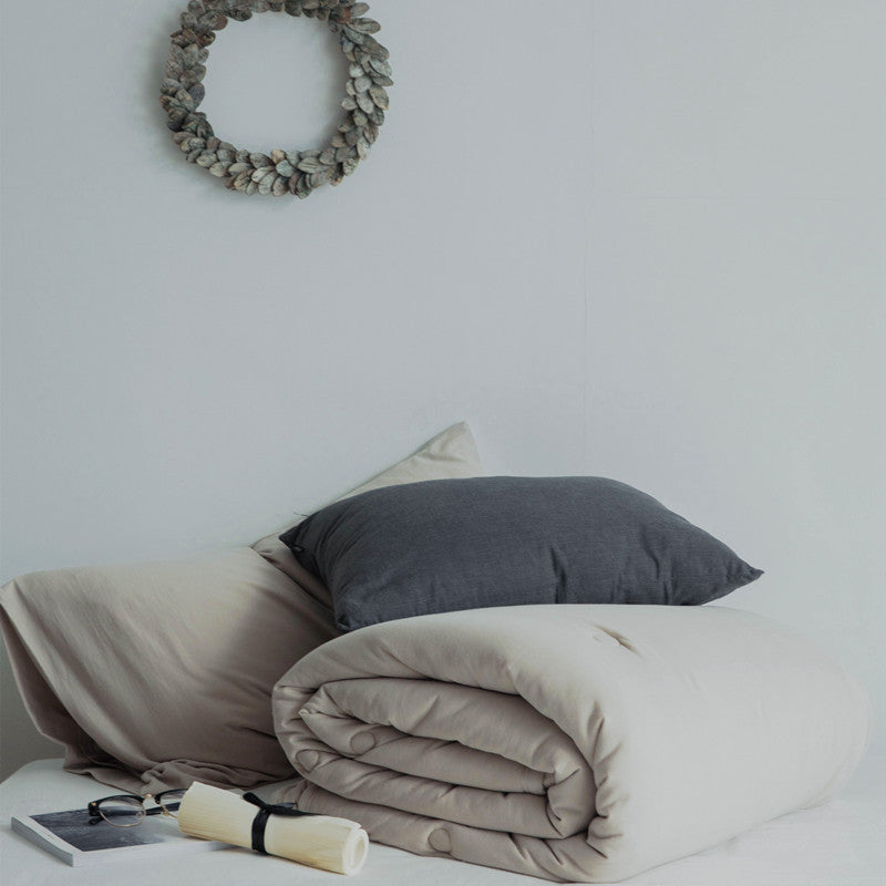 Ultralight climate-regulating quilted blanket with compact filling and cotton surface