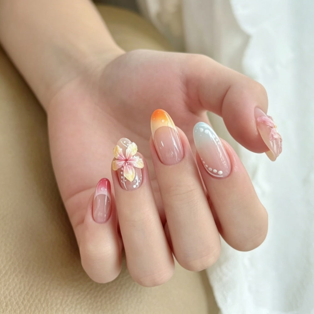Creative Nail Art with Floral Details Kalsten