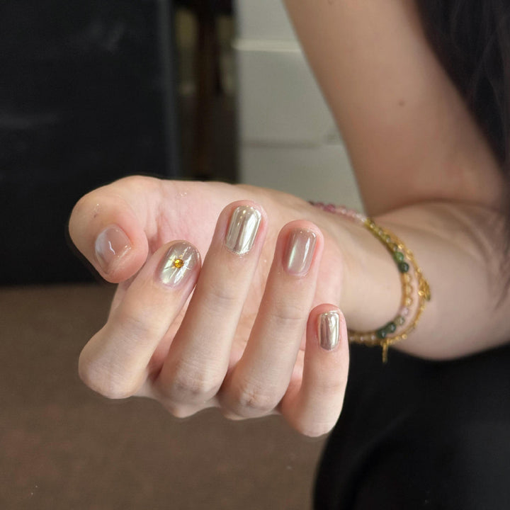 Artificial nails with luxurious metallic finish and sparkling accent Kalsten