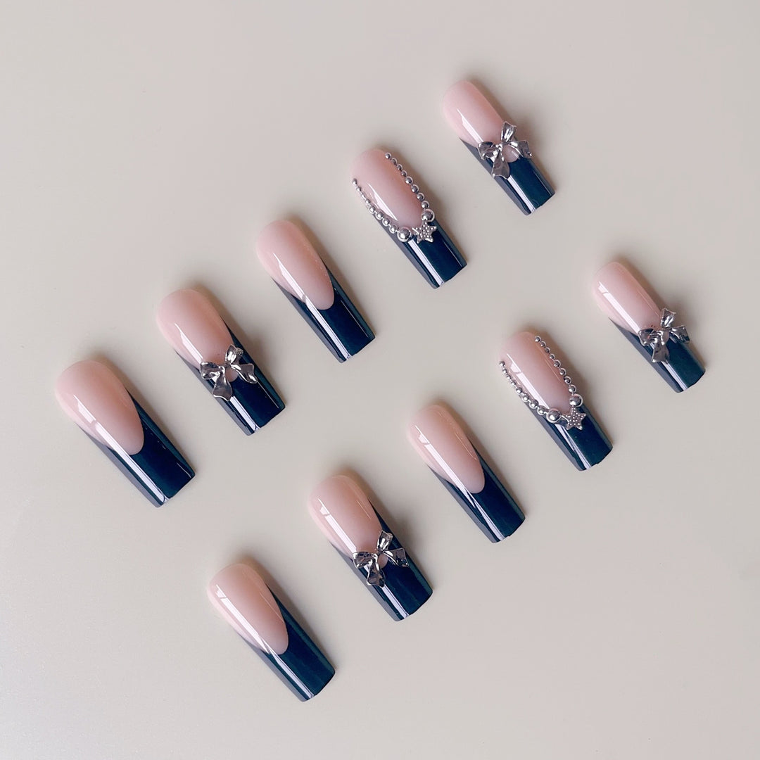 Artificial nail set with glamorous rhinestone accents and elegant 3D designs Kalsten