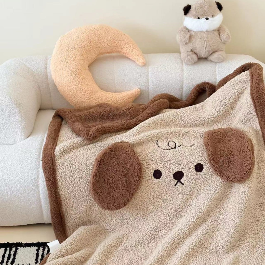 Cuddly Sherpa children's blanket with appliquéd cloud motif and teddy lining