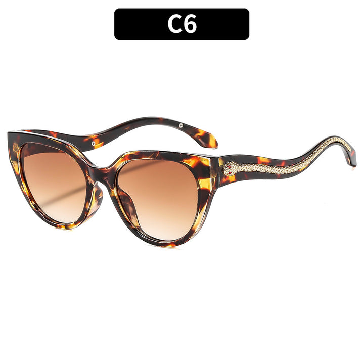 Chic Cat-Eye Sunglasses with Snake Accents